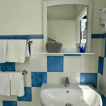 Πανσιόν Blumoon Capri Con Accesso Piscina Ανακάπρι