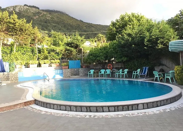 Blumoon Capri אנה קאפרי